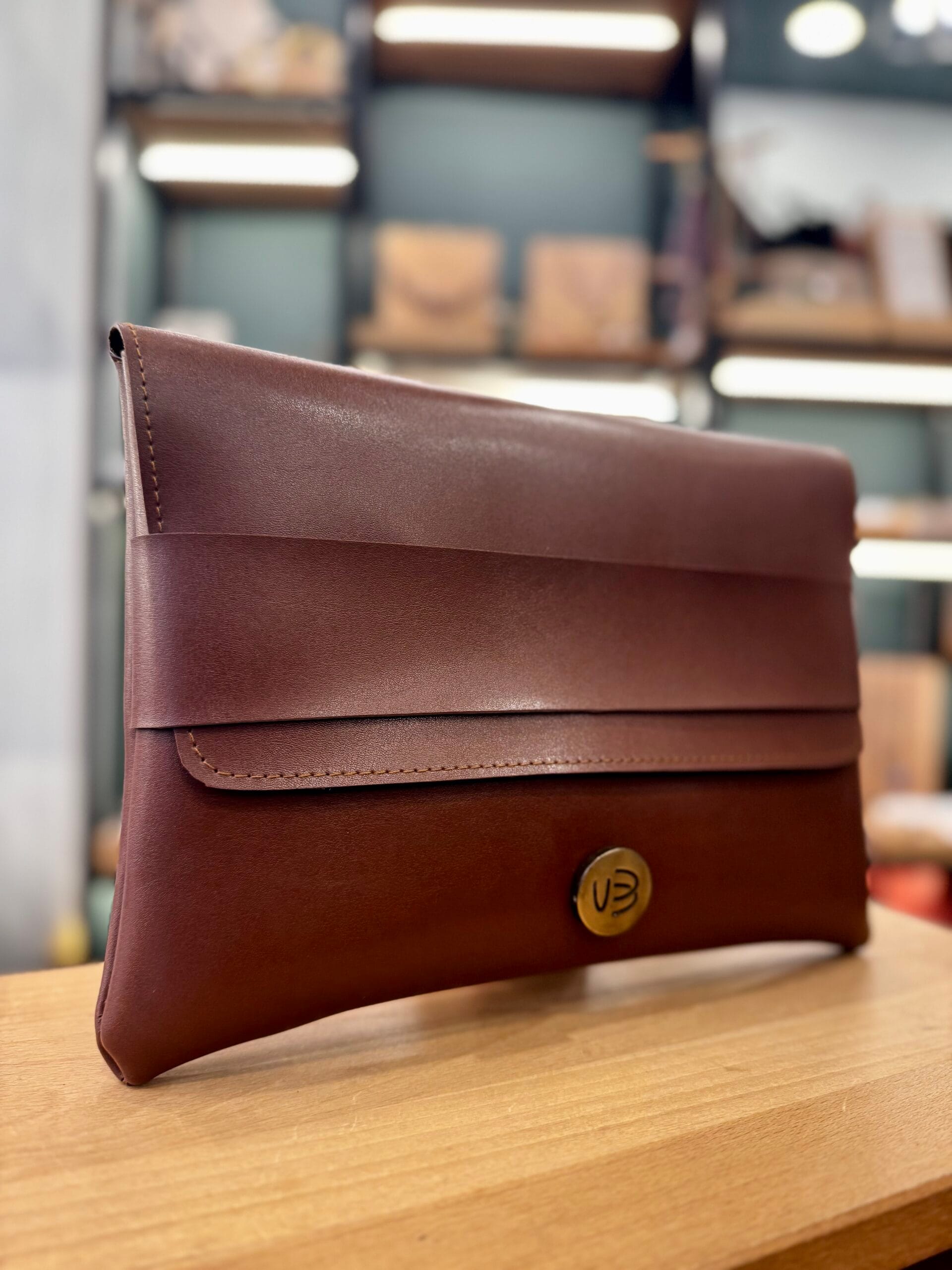 Τσάντα Χειρός Φάκελος – Καφέ Σοκολά